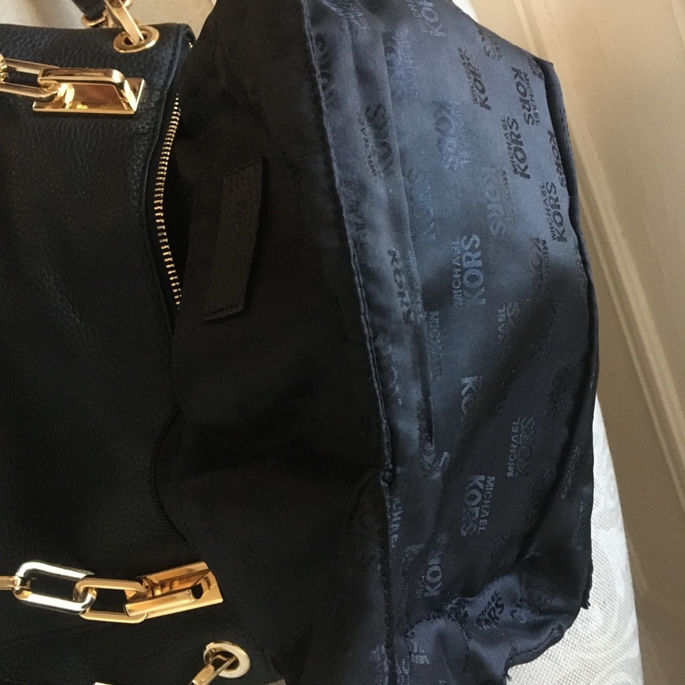 Crossbody - Picture 9 of 12